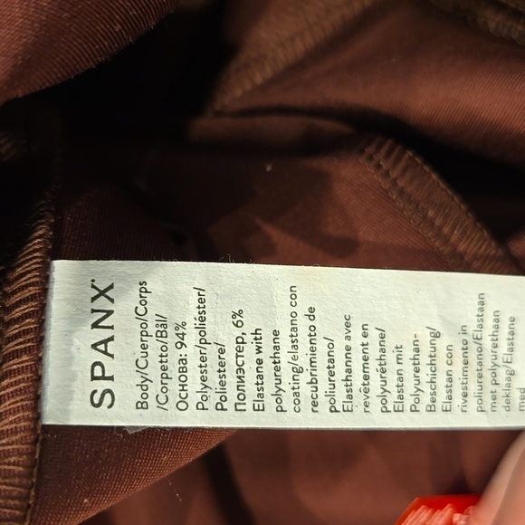 SPANX FAUX LEATHER LIQUID GLOSS LEGGINGS IN RUBY. SIZE SMALL PETITE. - Picture 9 of 9